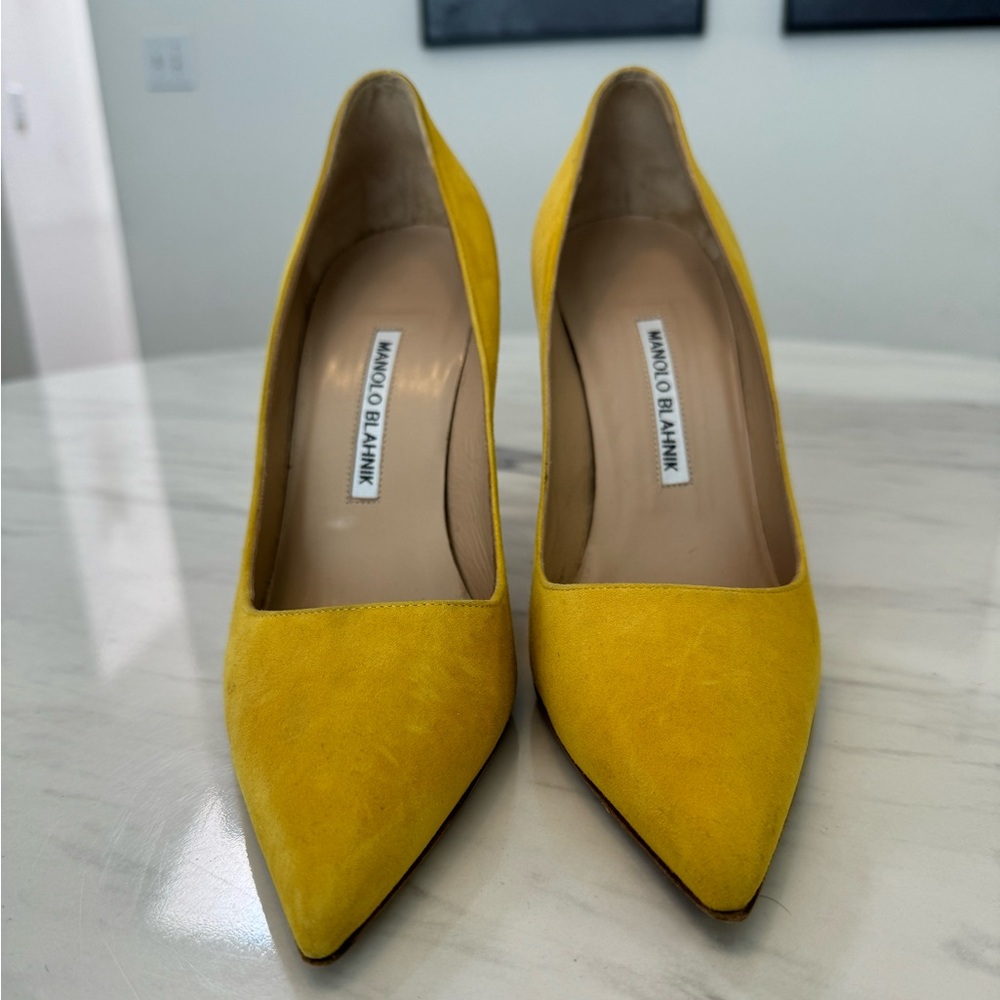 Manolo Blahnik in Yellow!